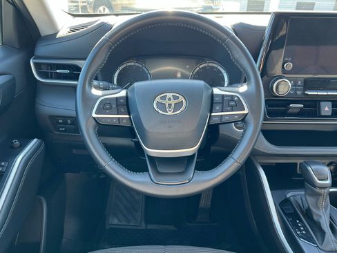 Used 2024 Toyota Highlander LE image 13