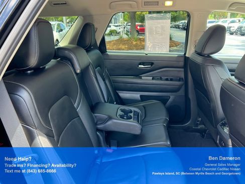 Certified 2025 Nissan Pathfinder SL FWD image 21