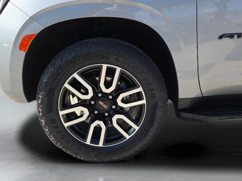Used 2024 GMC Yukon AT4 w/ Technology Package AWD/4WD image 29