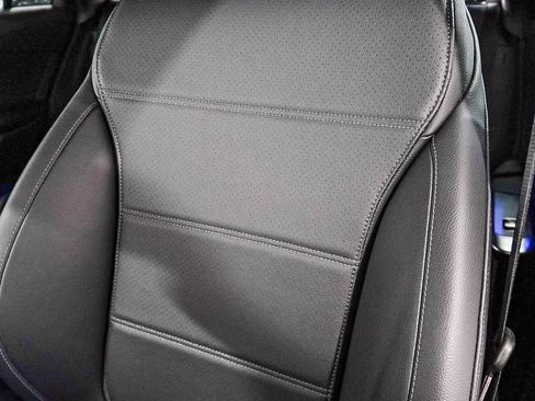 Used 2025 Mercedes-Benz GLC 300 image 27