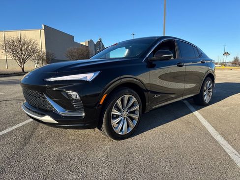 Used 2024 Buick Envista Avenir image 2