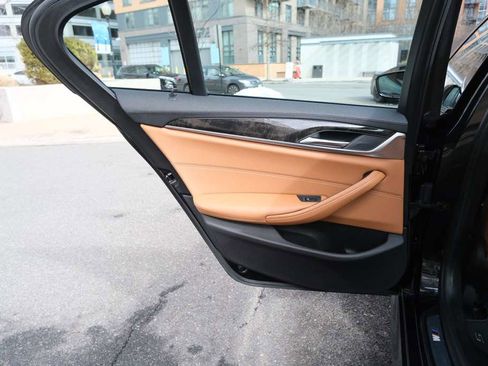 Used 2017 BMW 540i xDrive image 24