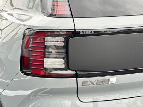 New 2026 Volvo EX30 Cross Country Ultra image 25