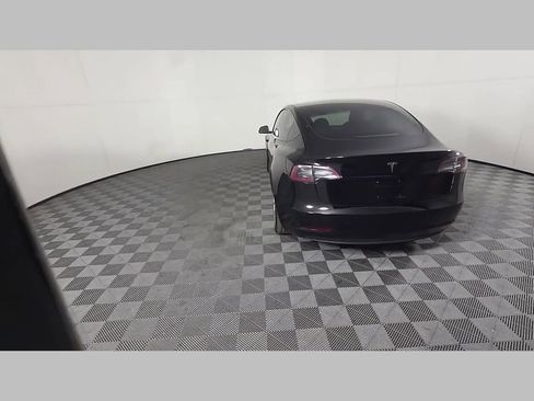 Used 2022 Tesla Model 3 Standard Range image 40