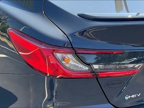 Used 2025 Toyota Camry SE image 29