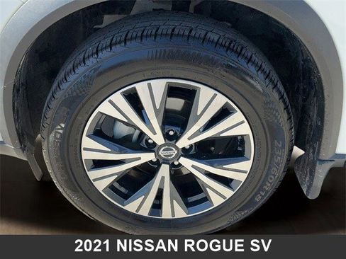 Used 2021 Nissan Rogue SV image 9
