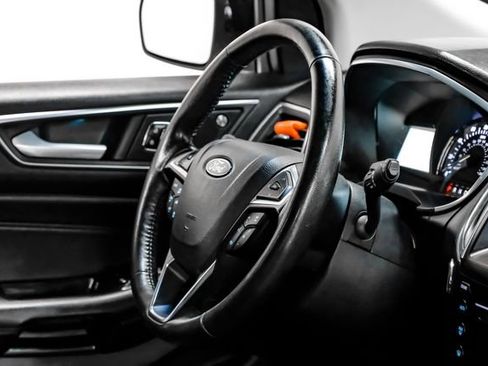 Used 2019 Ford Edge Titanium image 20
