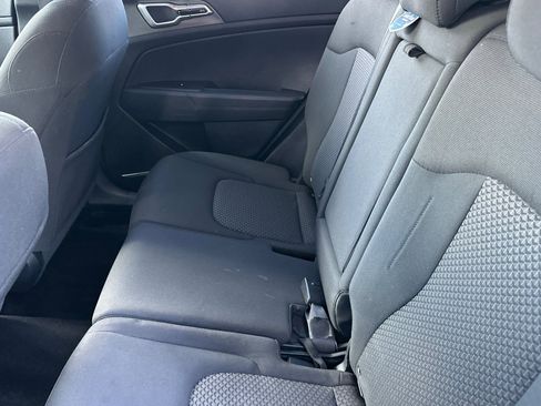 Used 2023 Kia Sportage LX image 12