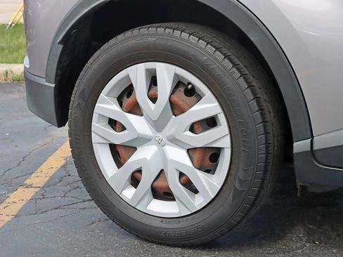 Used 2019 Toyota C-HR LE image 6