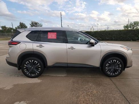 Certified 2025 Nissan Rogue SL w/ Tech Package image 4