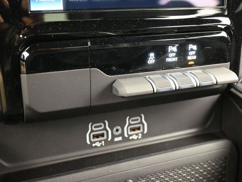Used 2026 RAM 1500 Laramie AWD/4WD image 21
