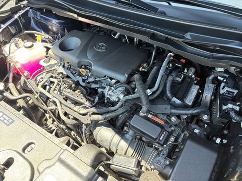 Used 2025 Toyota Sienna XLE FWD image 9