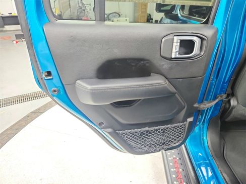 Used 2020 Jeep Wrangler Unlimited Sahara image 31