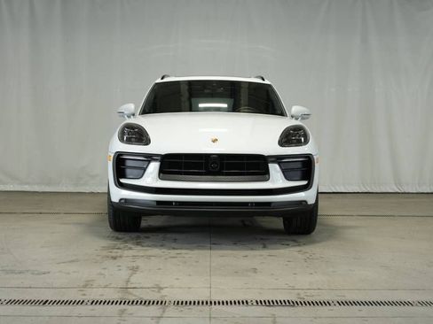 Certified 2025 Porsche Macan AWD/4WD image 10