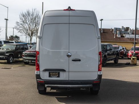 Used 2019 Freightliner Sprinter 3500 image 10