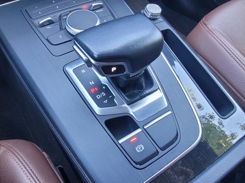 Used 2020 Audi Q5 2.0T Premium w/ Convenience Package image 18