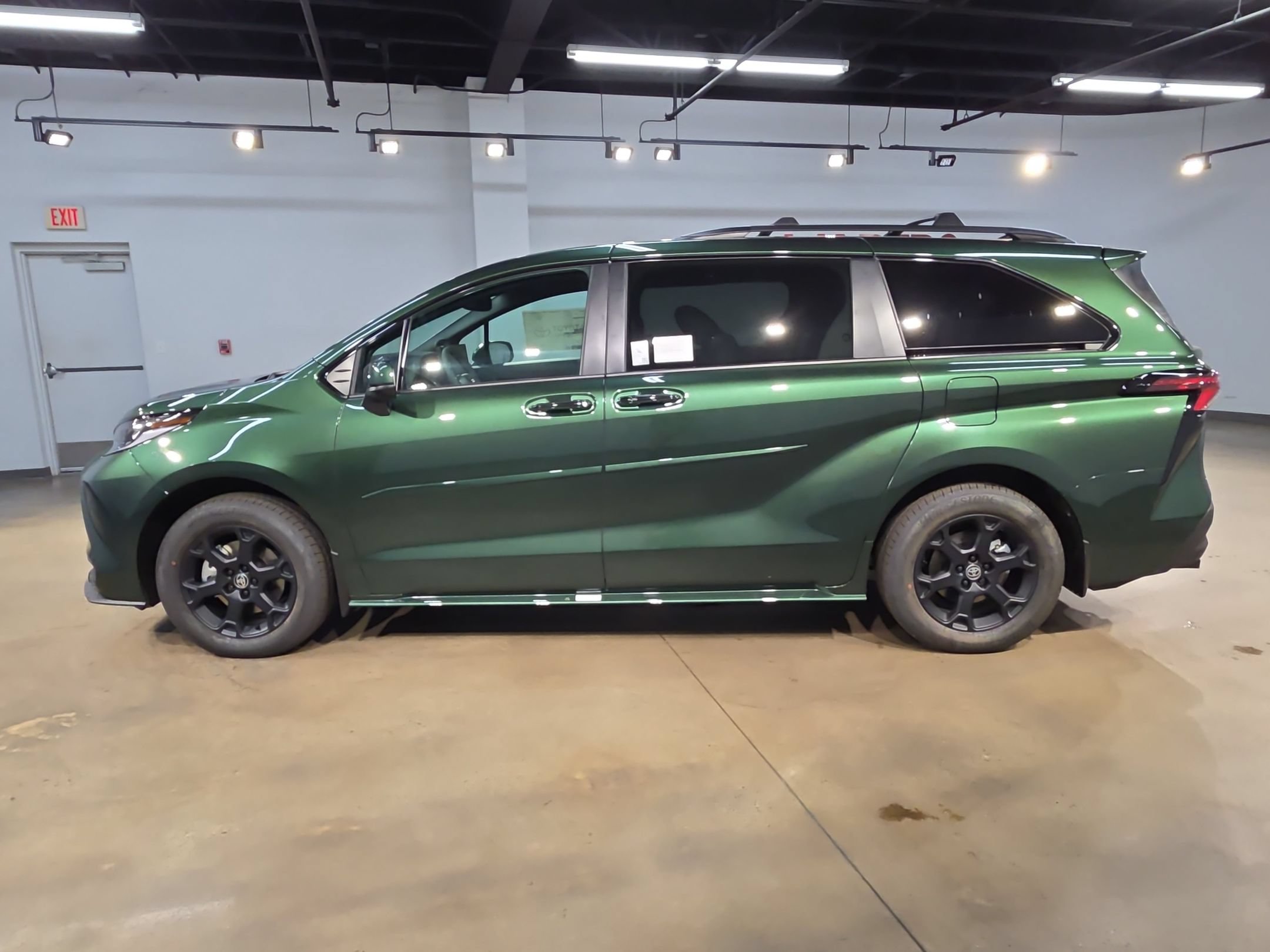 New 2026 Toyota Sienna XLE Woodland Edition AWD/4WD image 4