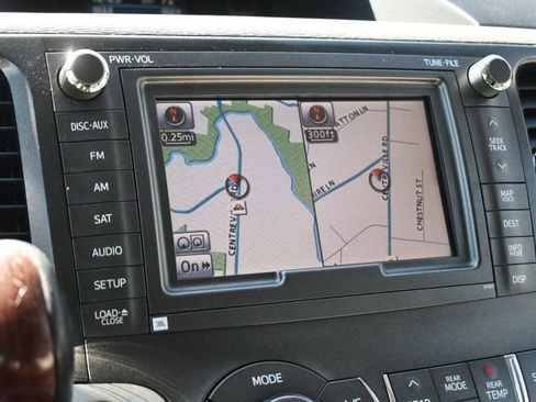 Used 2011 Toyota Sienna XLE w/ Premium Pkg image 44