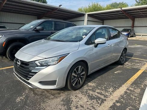 Used 2025 Nissan Versa SV FWD image 14