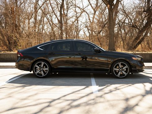 Used 2024 Honda Accord Sport image 10