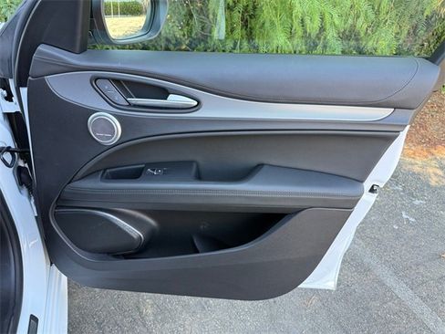 Used 2022 Alfa Romeo Stelvio Veloce image 26