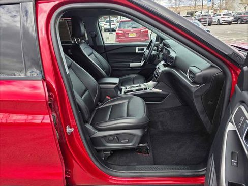 Used 2021 Ford Explorer XLT w/ Equipment Group 202A AWD/4WD image 11