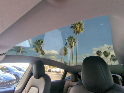 Used 2020 Tesla Model Y Long Range image 23