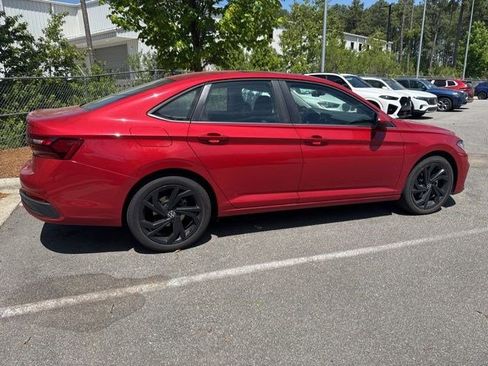 Used 2025 Volkswagen Jetta SE w/ Sunroof Package image 7