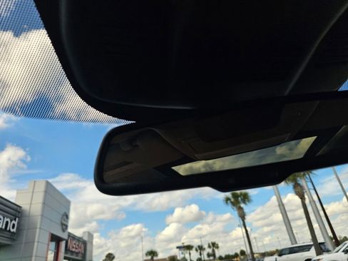 Used 2025 Nissan Rogue SL w/ Tech Package image 32