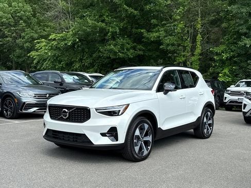 Used 2026 Volvo XC40 B5 Plus AWD/4WD image 1