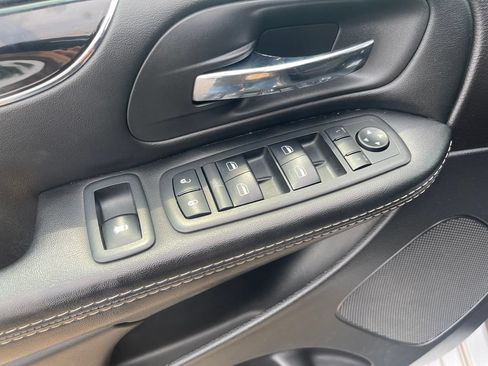 Used 2018 Dodge Grand Caravan SE FWD image 12