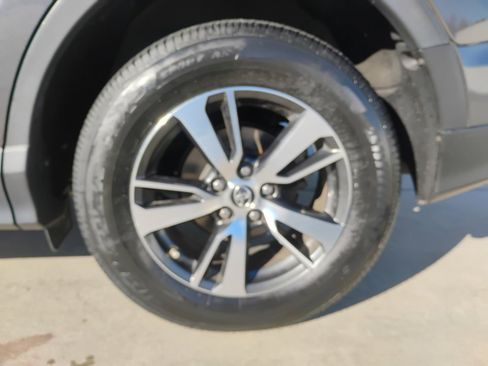 Used 2018 Toyota RAV4 XLE image 25