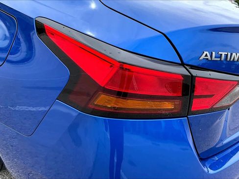 Used 2025 Nissan Altima 2.5 SV FWD image 29