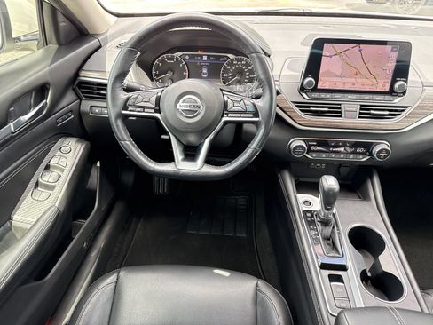 Used 2019 Nissan Altima 2.5 Platinum FWD image 12