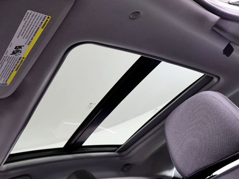 Used 2022 Chevrolet Malibu LT image 36