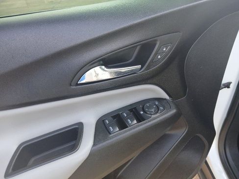 Used 2020 Chevrolet Equinox LS image 9