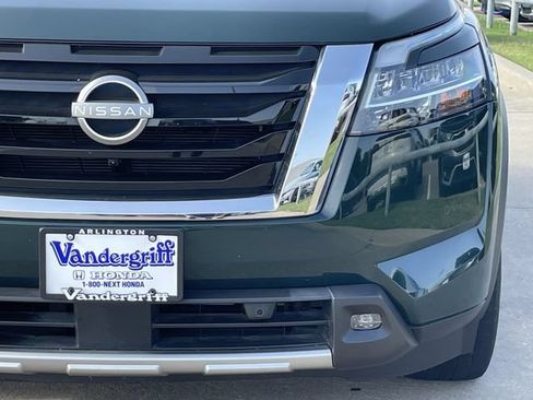 Used 2023 Nissan Pathfinder SL FWD image 8