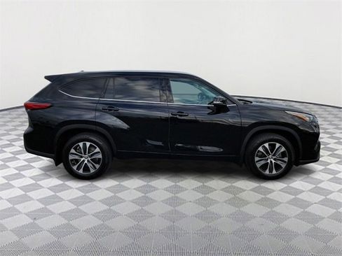 Used 2022 Toyota Highlander XLE image 8