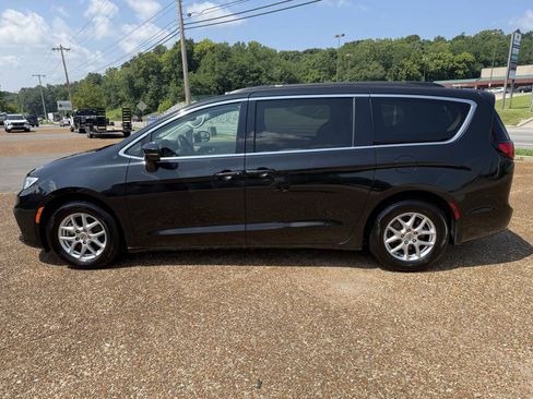 Used 2022 Chrysler Pacifica Touring-L FWD image 6