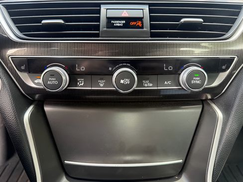 Used 2018 Honda Accord Sport image 28