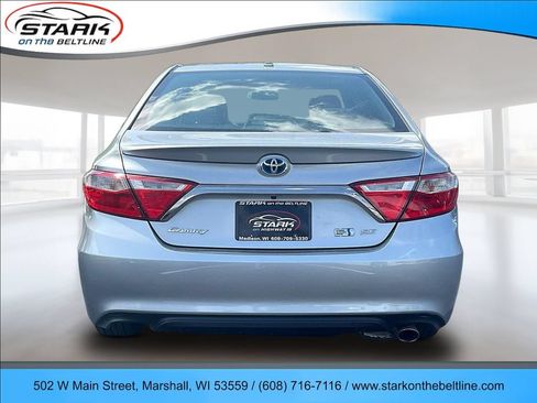 Used 2017 Toyota Camry SE w/ Moonroof Package FWD image 5