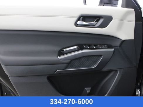 New 2026 Nissan Pathfinder SL image 14