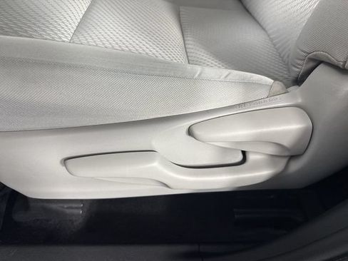 Used 2019 Toyota Highlander LE AWD/4WD image 20