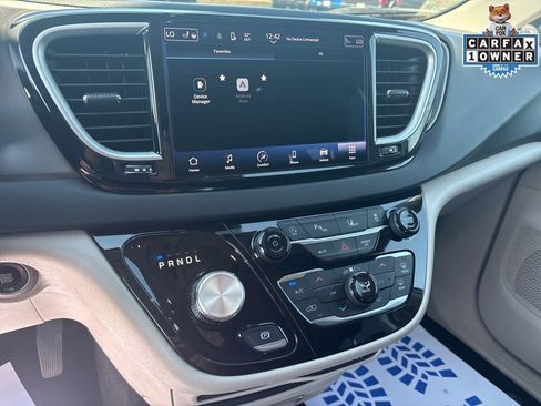Used 2023 Chrysler Pacifica Touring-L FWD image 21