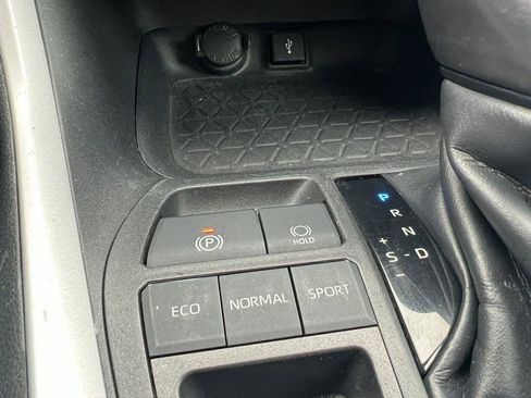 Used 2020 Toyota RAV4 XLE Premium image 22