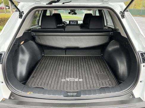 Used 2022 Toyota Corolla Cross LE image 9