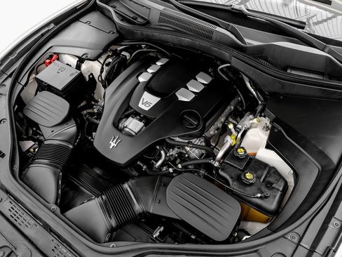 Used 2020 Maserati Levante image 47