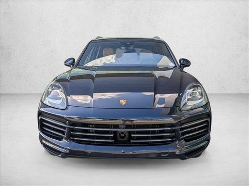 Used 2023 Porsche Cayenne Platinum Edition AWD/4WD image 2