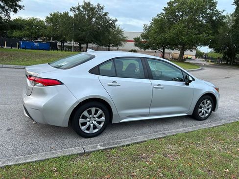 Used 2022 Toyota Corolla LE image 5
