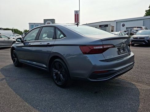 Used 2023 Volkswagen Jetta SE w/ Black Wheel Package FWD image 4
